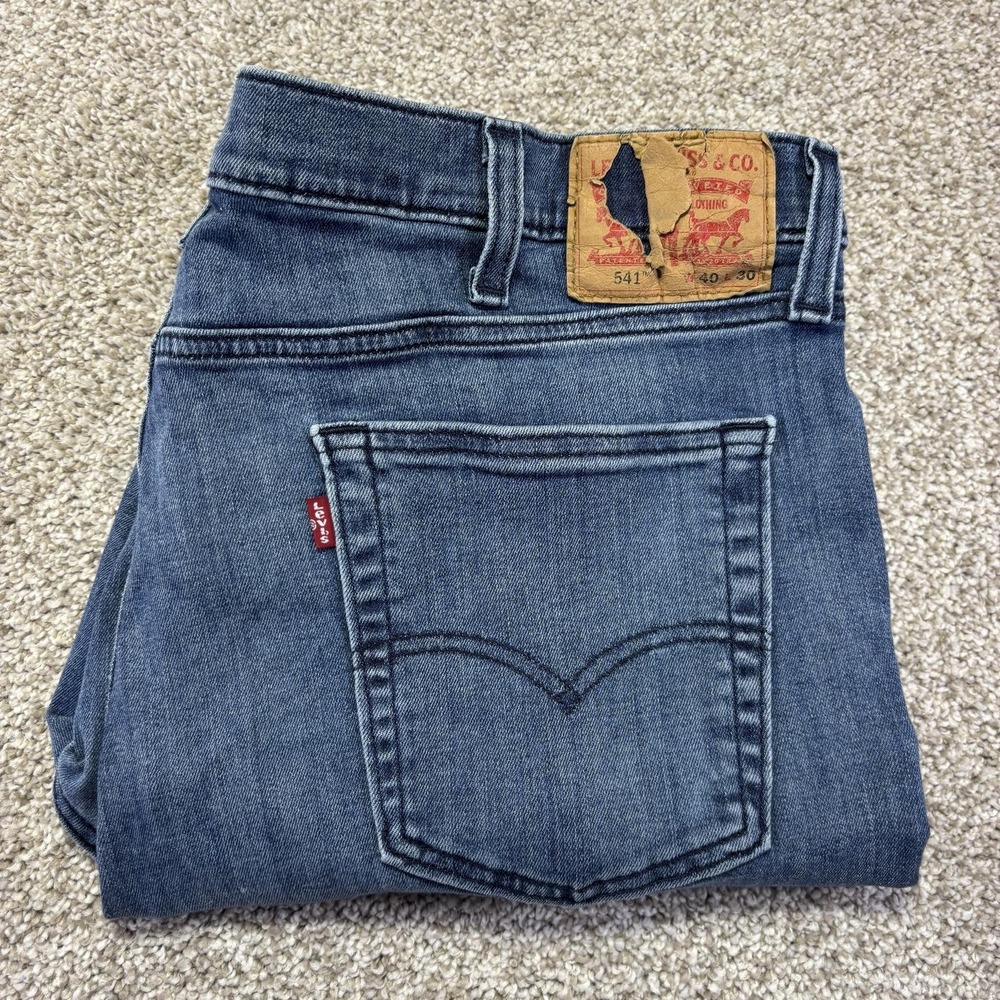 Levis 541 Athletic Taper Jeans Mens 40x30 Blue Med Wash Stretch Denim 18181-0216